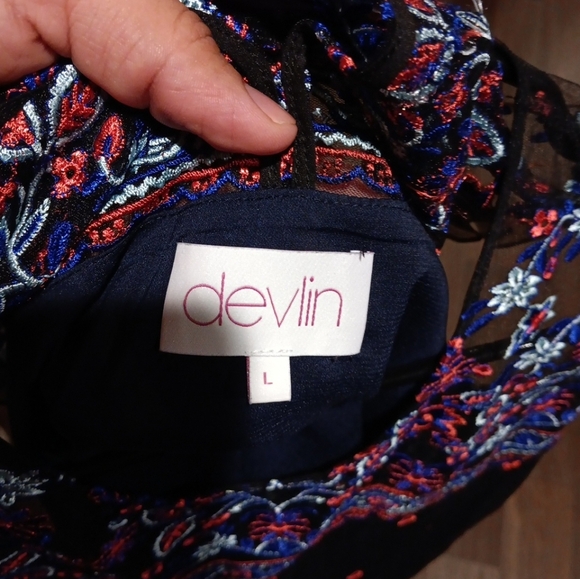 Devlin Floral Embroidered Black Top Size M Or L - Picture 5 of 5